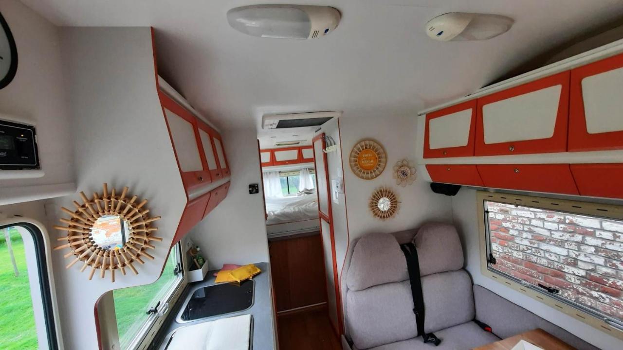 Camping Car A 3 Minutes Du Parc Pairi Daiza Otel Brugelette Dış mekan fotoğraf